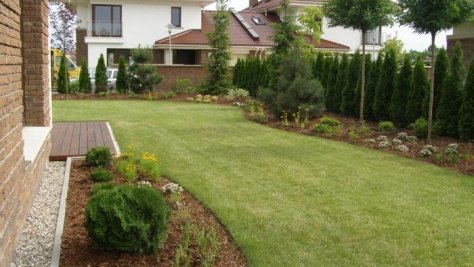 Klasyczny ogród w Bielawie - duuuuży trawnik